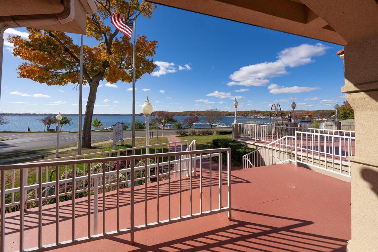 Bella Vista Suites Lake Geneva Exterior photo