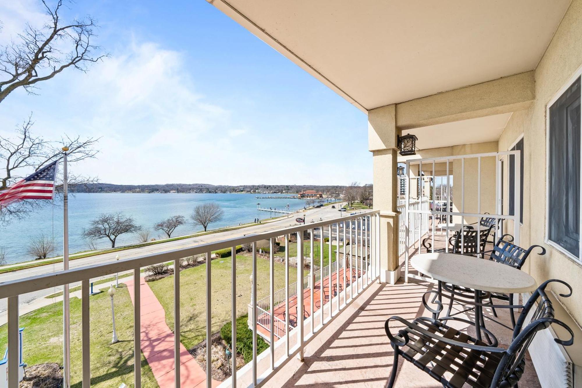 Bella Vista Suites Lake Geneva Exterior photo