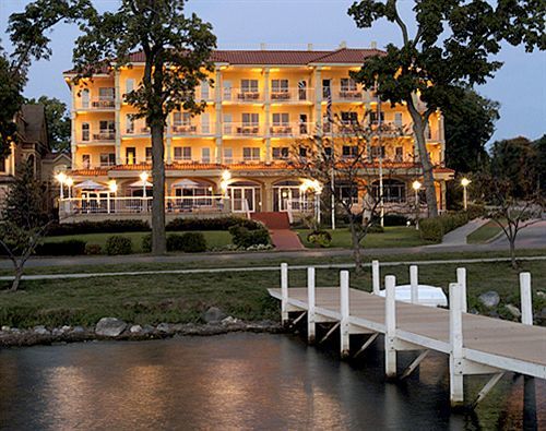 Bella Vista Suites Lake Geneva Exterior photo