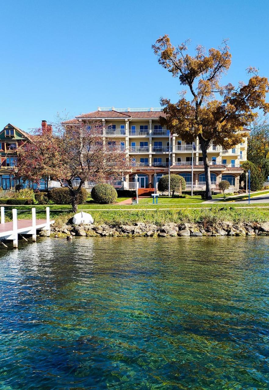 Bella Vista Suites Lake Geneva Exterior photo